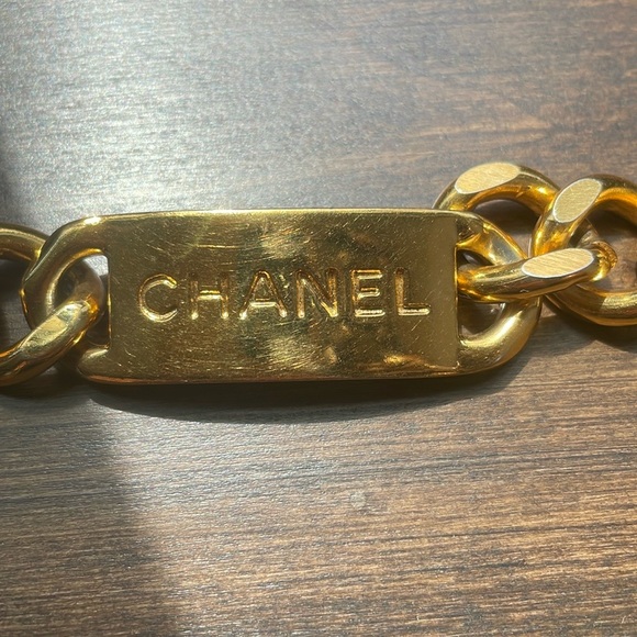 🌟🌟HOST PICK🌟🌟Beyond Stunning Chanel Belt comes with original box - Picture 6 of 9